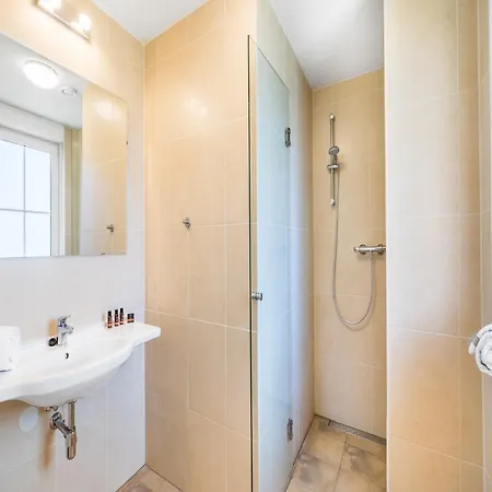Villa Luxurious With 5 Bathroom, With A Bath, Near A Reserve Weert